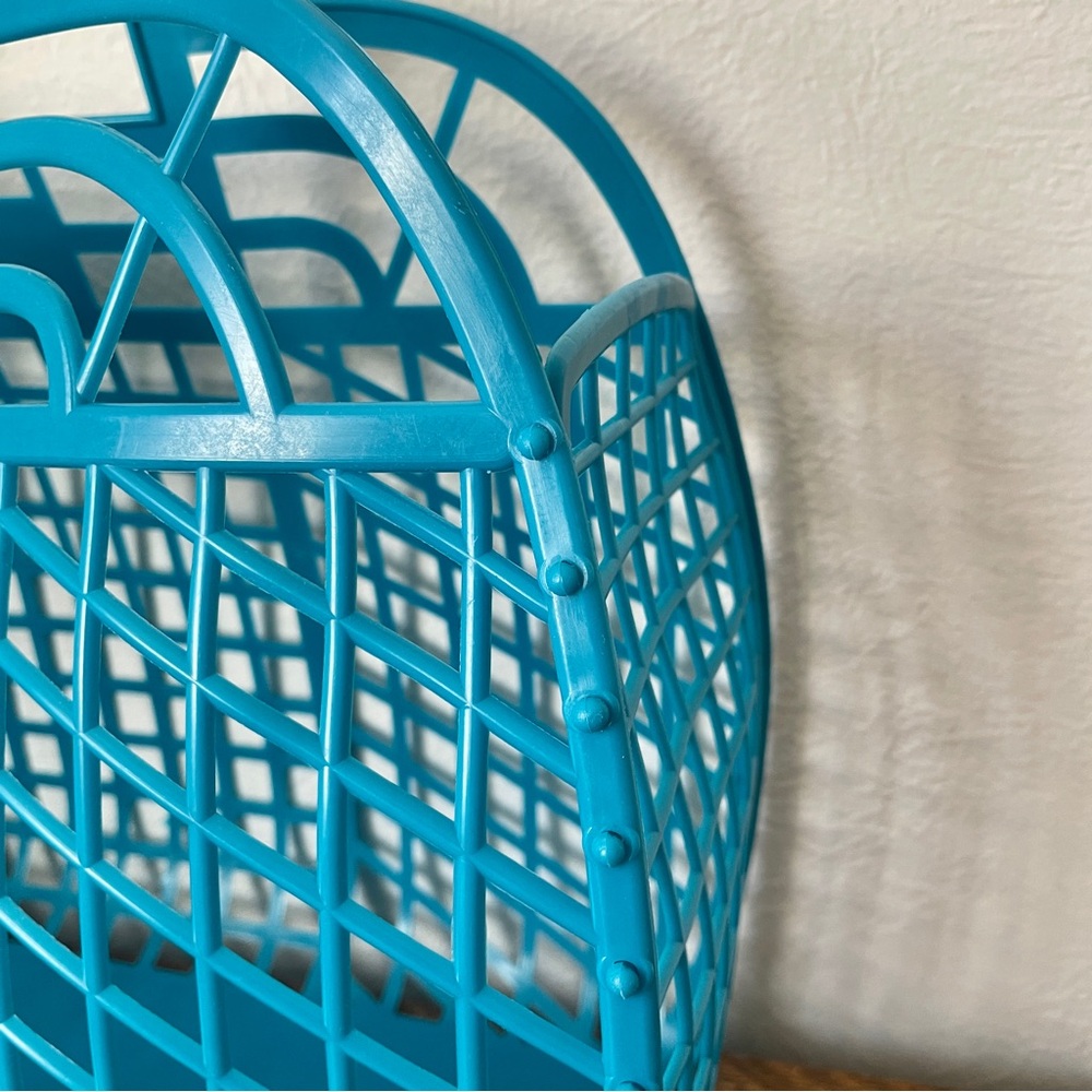 1970s Jelly Basket Bag • Beach Bag • Shopping Tote • Plastic Basket Bag - Picture 4 of 6